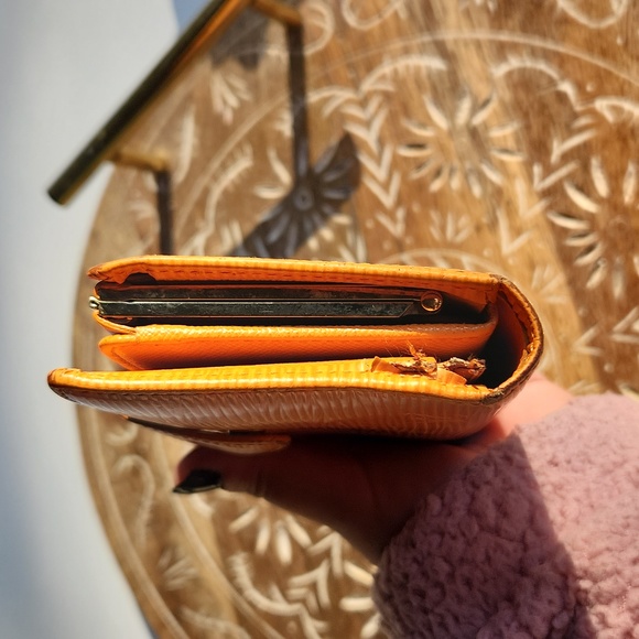 Louis Vuitton Epi Leather Compact Kisslock Wallet in Orange / Tangerine Color - Picture 8 of 17